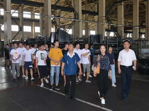 高校大学生来沙巴电竞集团科普基地实际进建